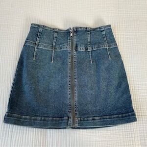 Free People We the Free Zip Up Virgo Mini Skirt Denim
Size 26